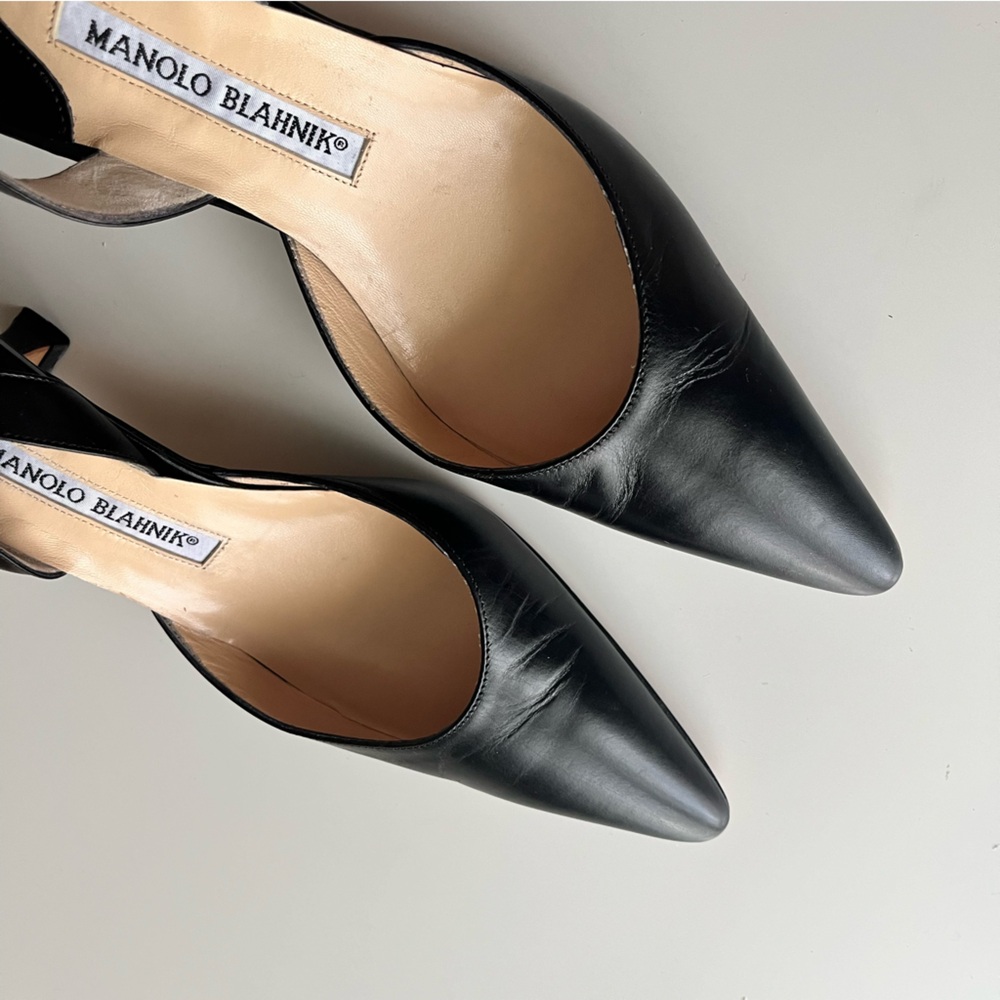 MANOLO BLAHNIK Carolyne Leather Low-Heel Slingback Pump - Picture 2 of 6